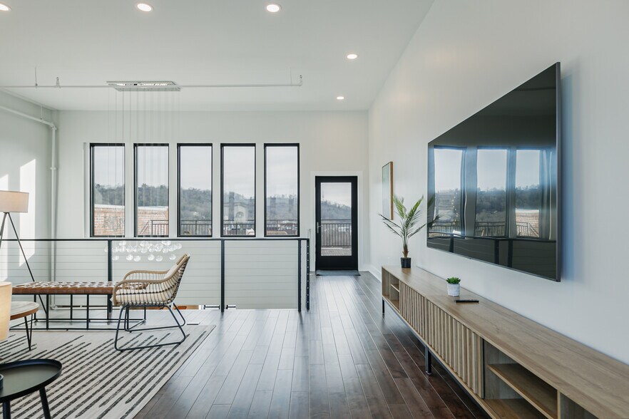 More Photos Of 122 College St, Asheville Storefront Retail Residential For Sale