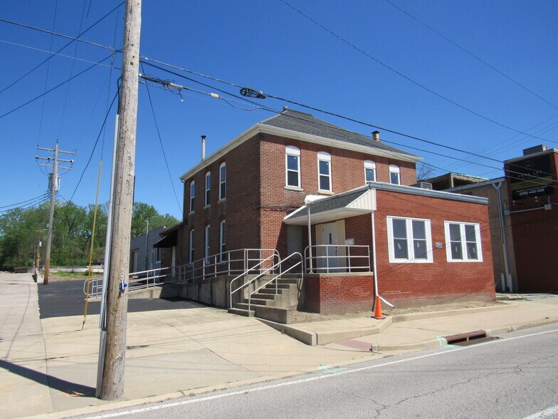 Primary Photo Of 1850 E Broadway, Alton Office Residential For Sale