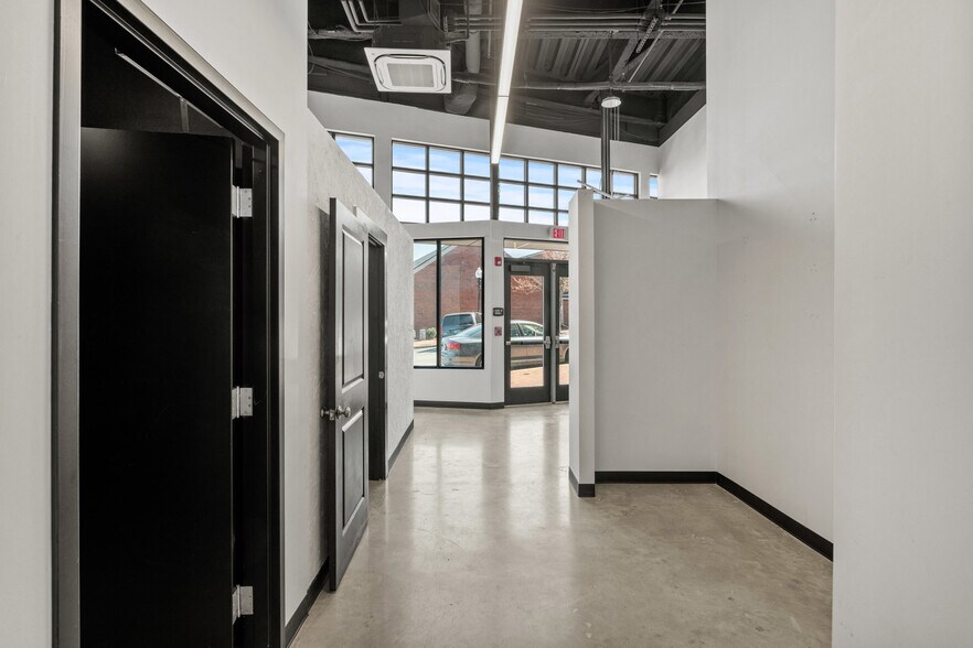 More Photos Of 206 Main St, Gloucester Apartments For Lease