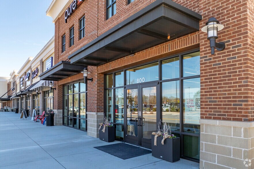 More Photos Of 14013 N Creek Village Dr, Huntersville Unknown For Lease