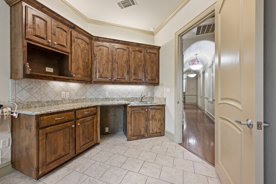 More Photos Of 4603 Colleyville Blvd, Colleyville Office For Sale