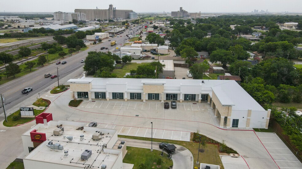More Photos Of 325 N Saginaw Blvd, Saginaw Storefront Retail Office For Sale
