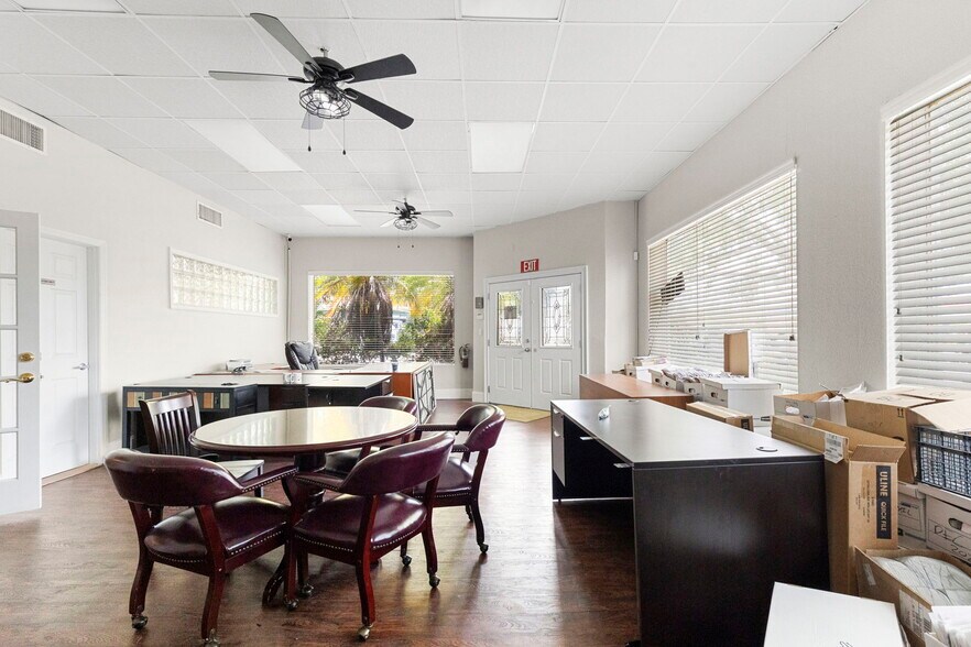 More Photos Of 1237 Lady Marion Ln, Dunedin Office For Lease