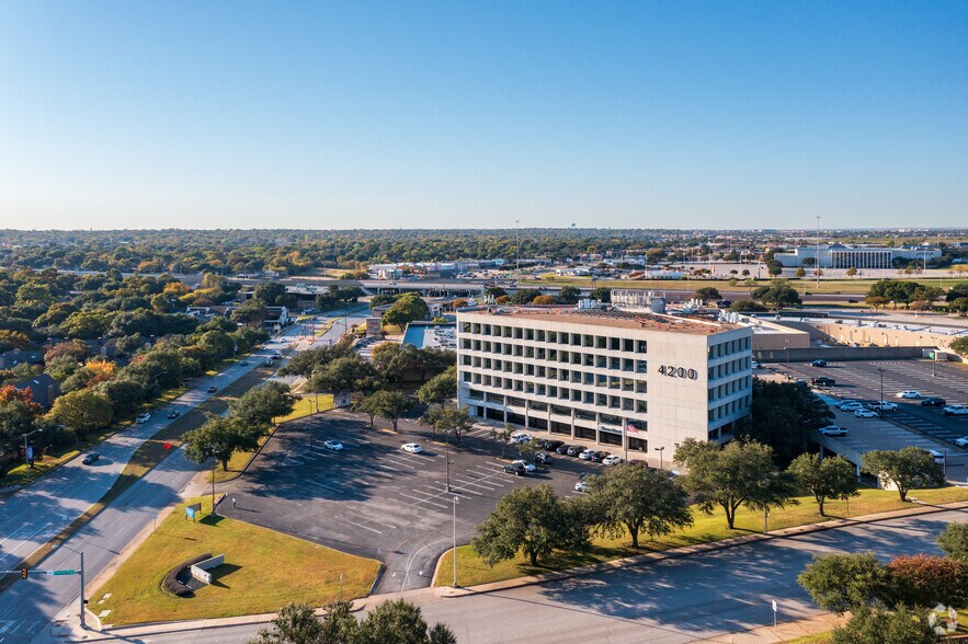 More Photos Of 4200 S Hulen St, Fort Worth Office For Lease