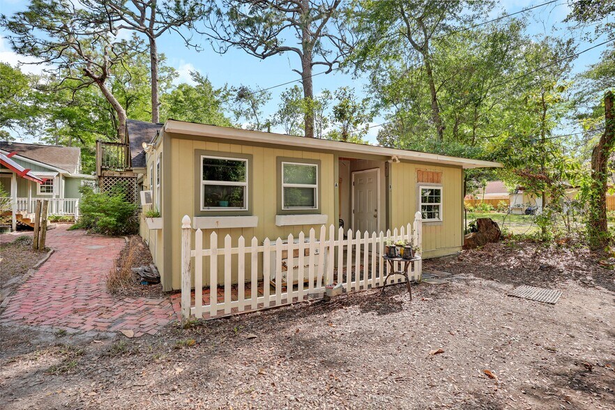 More Photos Of 4911 Oleander Dr, Wilmington General Retail For Sale