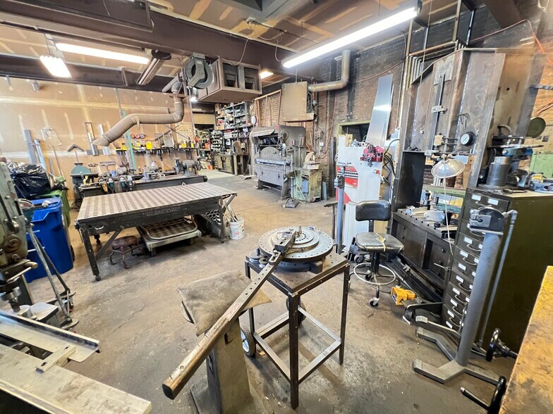 More Photos Of 1438-1442 Light St, Baltimore Showroom For Sale