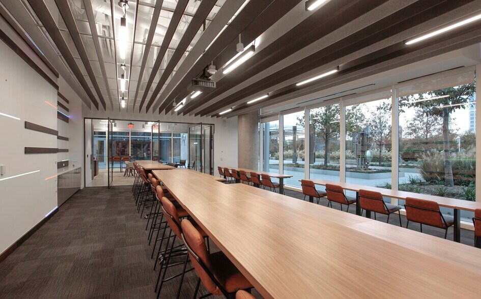 More Photos Of 2323 Ross Ave, Dallas Office For Lease