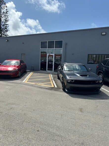 More Photos Of 3410 NE 6th Ter, Pompano Beach Warehouse For Lease