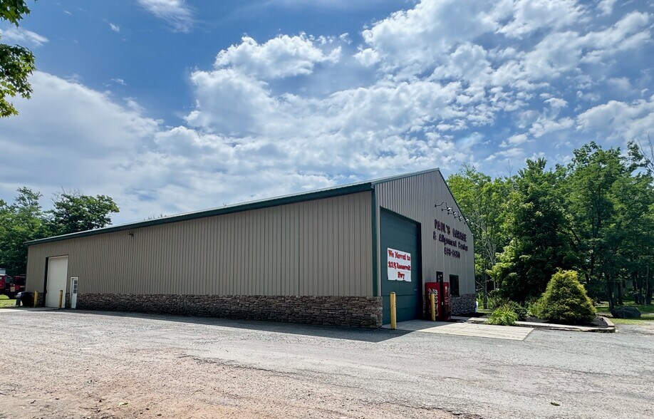 Primary Photo Of 7 Canaan Rd, Waymart Auto Repair For Sale