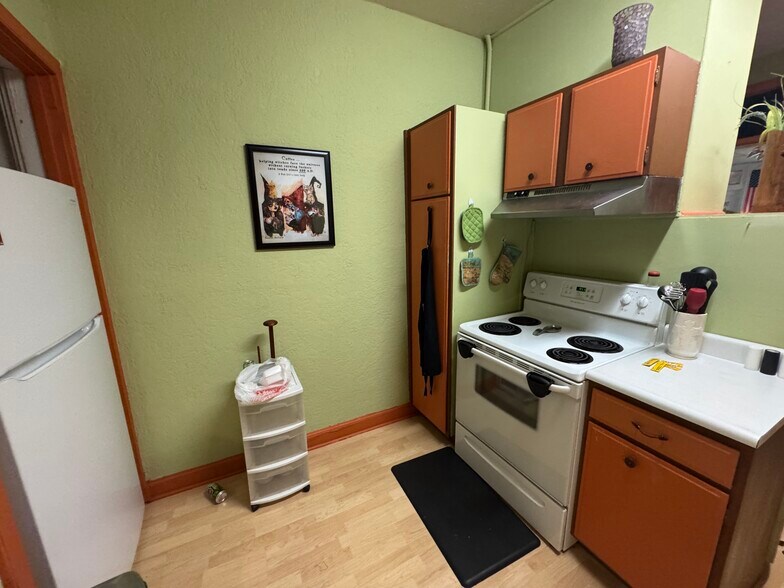 More Photos Of 229 W Venice Ave, Venice General Retail For Sale