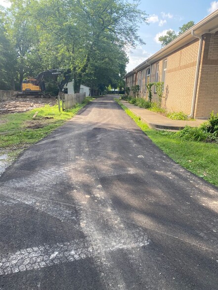More Photos Of 8005 New La Grange Rd, Lyndon Schools For Lease