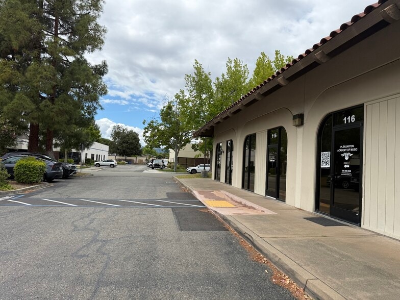 More Photos Of 1024 Serpentine Ln, Pleasanton Medical For Lease