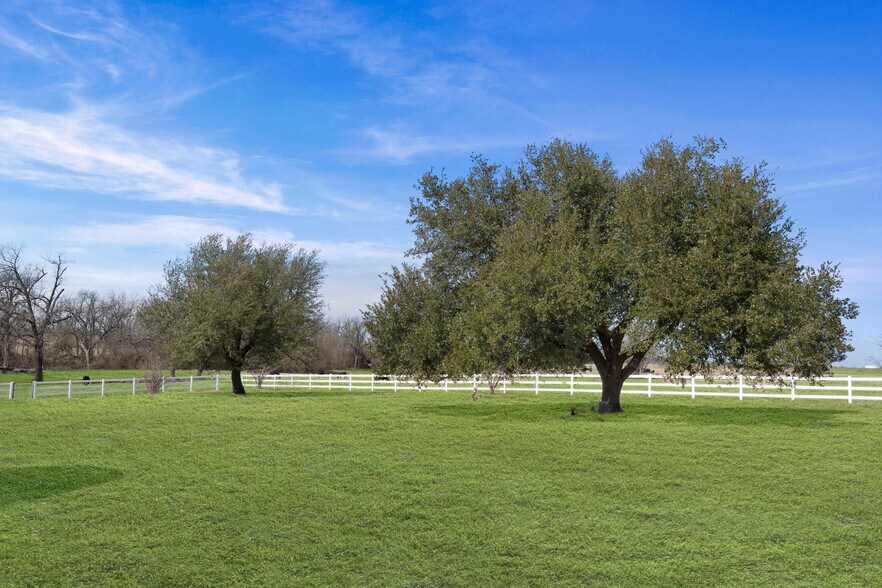 More Photos Of 9424 Hackberry Rd, Holland Land For Sale