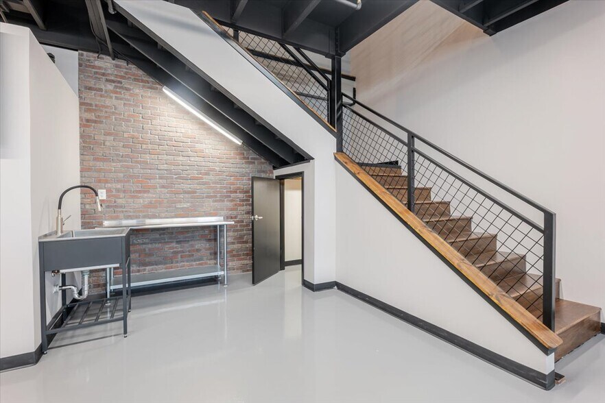 More Photos Of 1725 N Hwy 377, Roanoke Warehouse For Sale