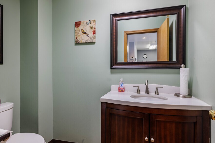 More Photos Of 74 Broadway, Kingston Office For Sale