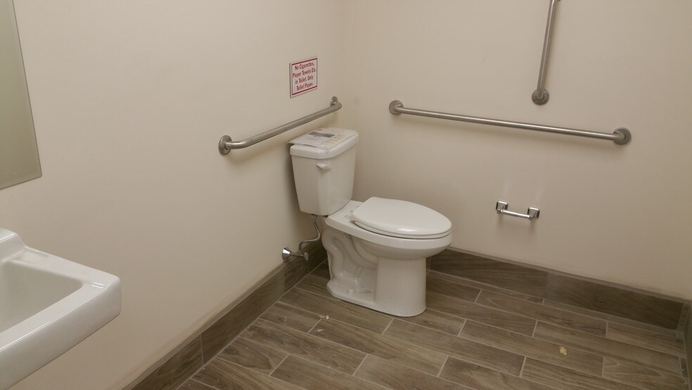 More Photos Of 4570 E Bristol Rd, Feasterville Trevose Light Manufacturing For Sale