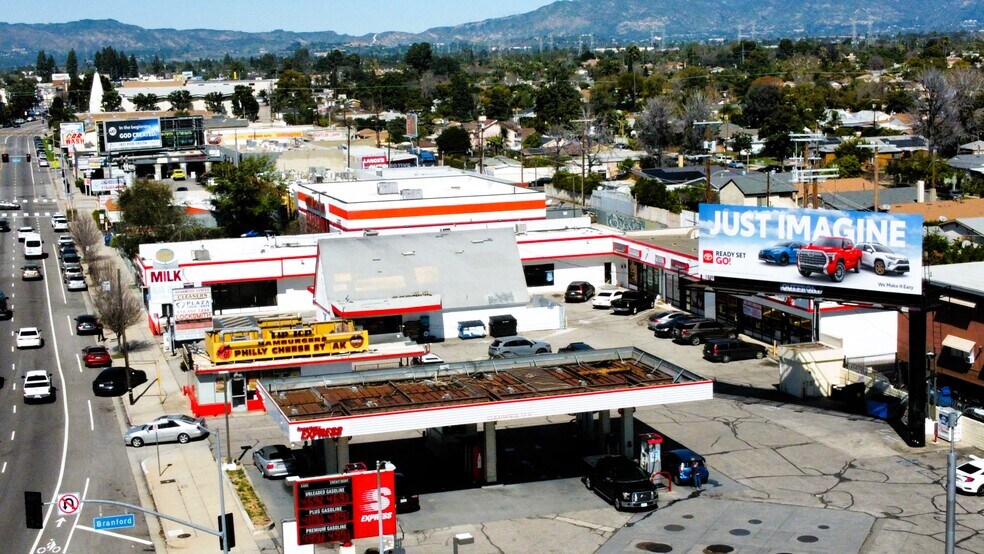 More Photos Of 8620 Woodman Ave, Pacoima Convenience Store For Lease