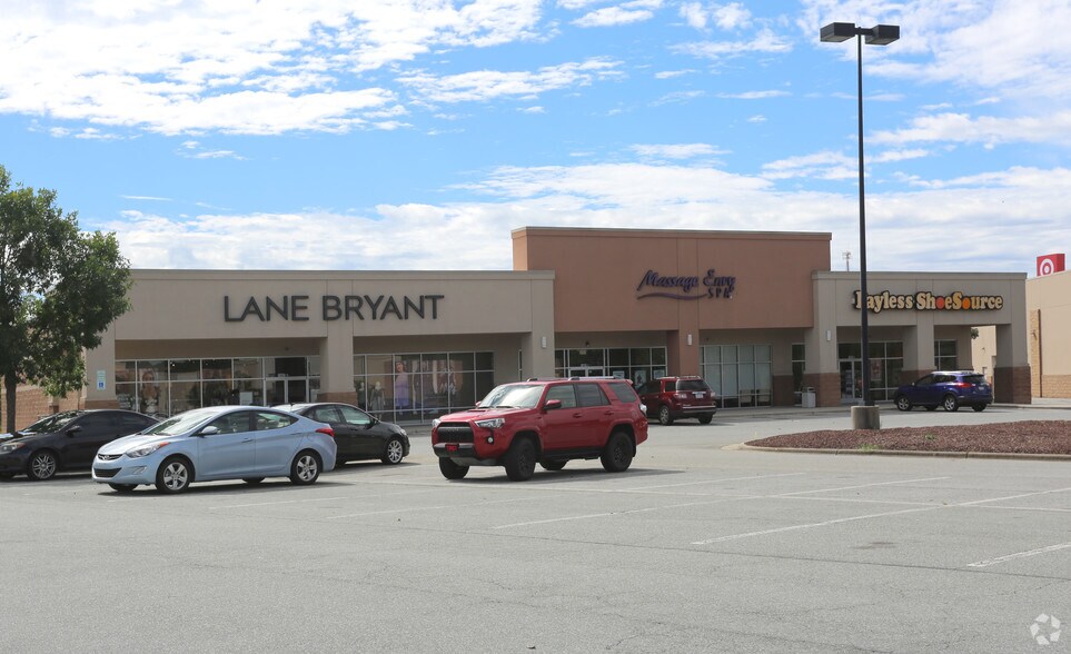 More Photos Of 1469 University Dr, Burlington Freestanding For Lease