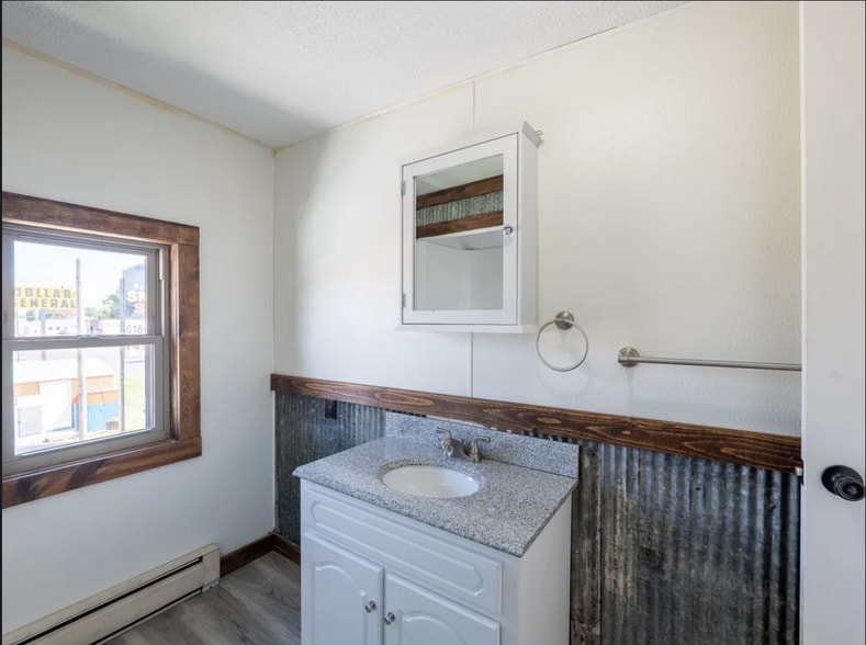 More Photos Of 1201 S Park Ave, Herrin Office For Sale