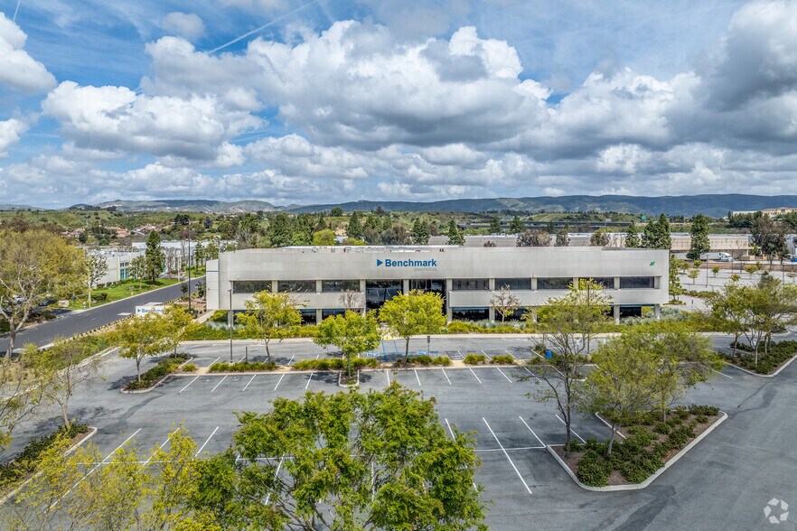 More Photos Of 200 Science Dr, Moorpark Light Manufacturing For Lease