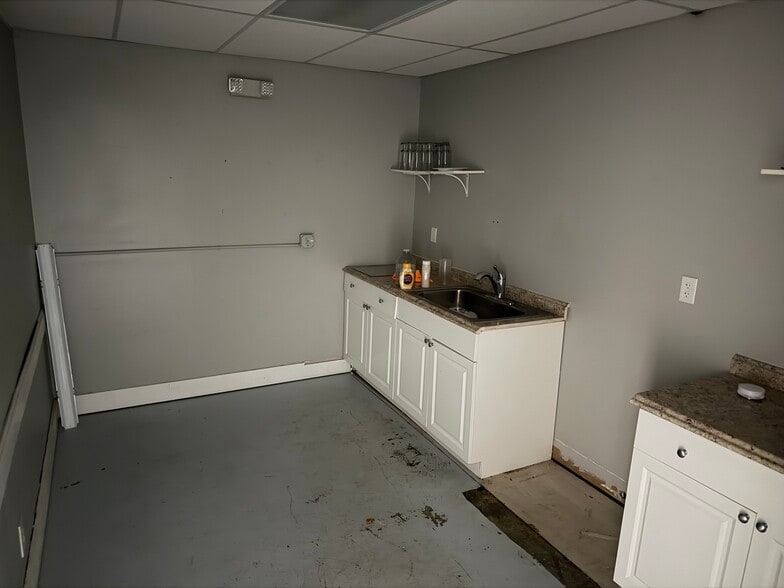 More Photos Of 2444-2512 NE 1st Blvd, Gainesville Office For Lease