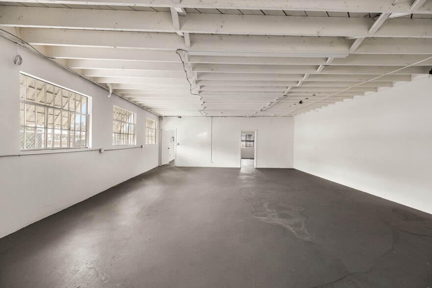 More Photos Of 4863 Telegraph Rd, Los Angeles Manufacturing For Sale