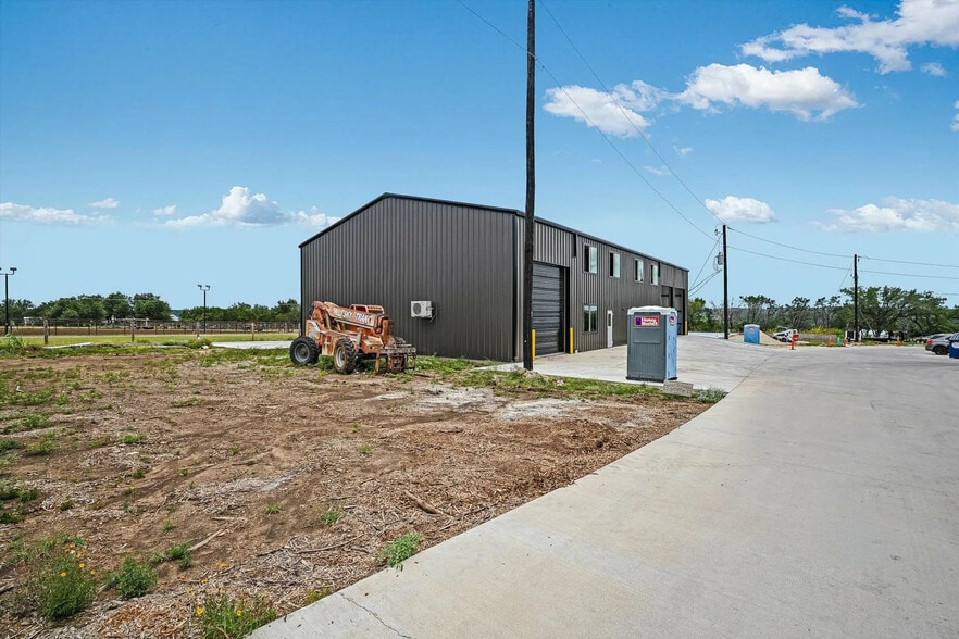 More Photos Of 15113 Fitzhugh Rd, Austin Industrial For Lease