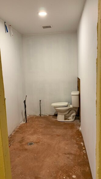 More Photos Of 1018 Union, Selma Storefront Retail Residential For Sale
