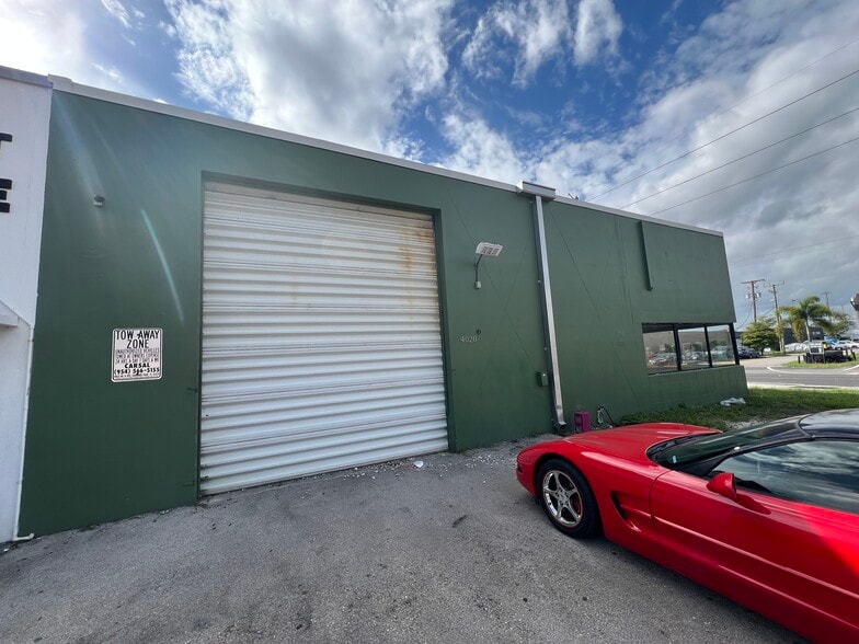 Primary Photo Of 4020 NE 6th Ave, Oakland Park Warehouse For Lease