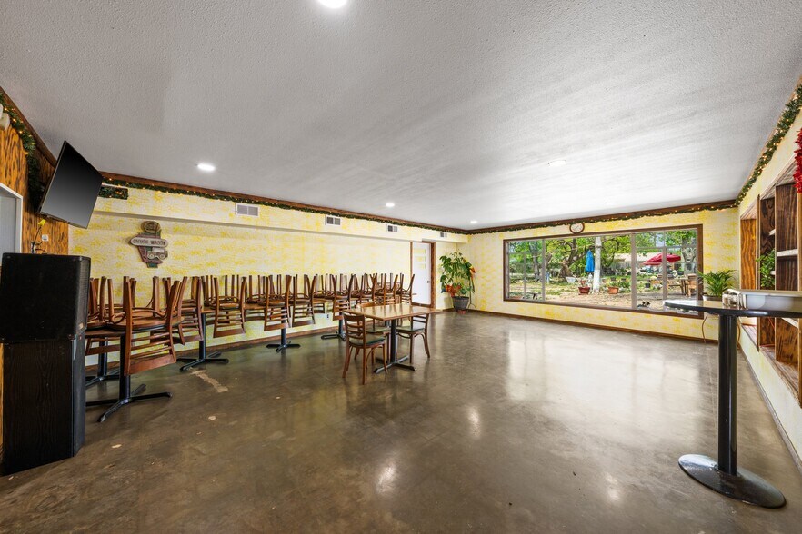 More Photos Of 4455 Highway 27, Kerrville Flex For Sale