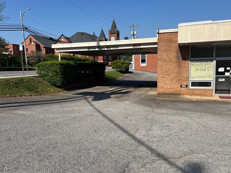 More Photos Of 166 N Logan St, Marion General Retail For Sale