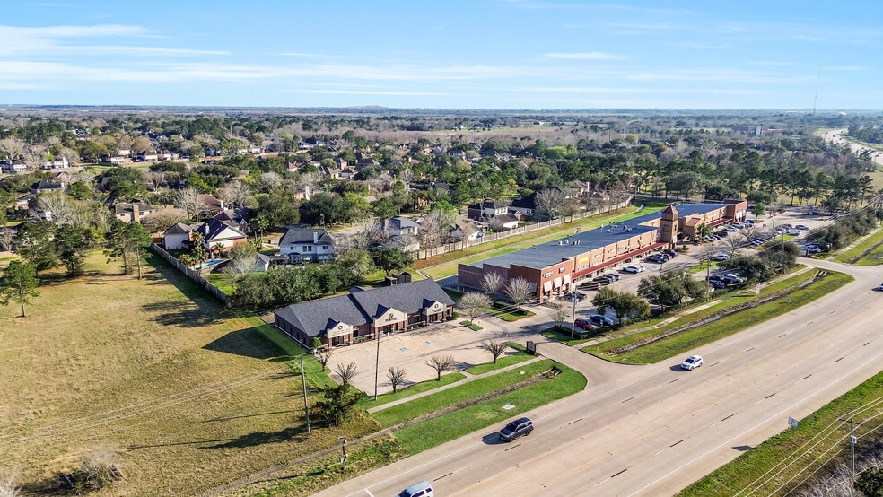 More Photos Of 2401 Parkwood Ave, Friendswood Office For Sale
