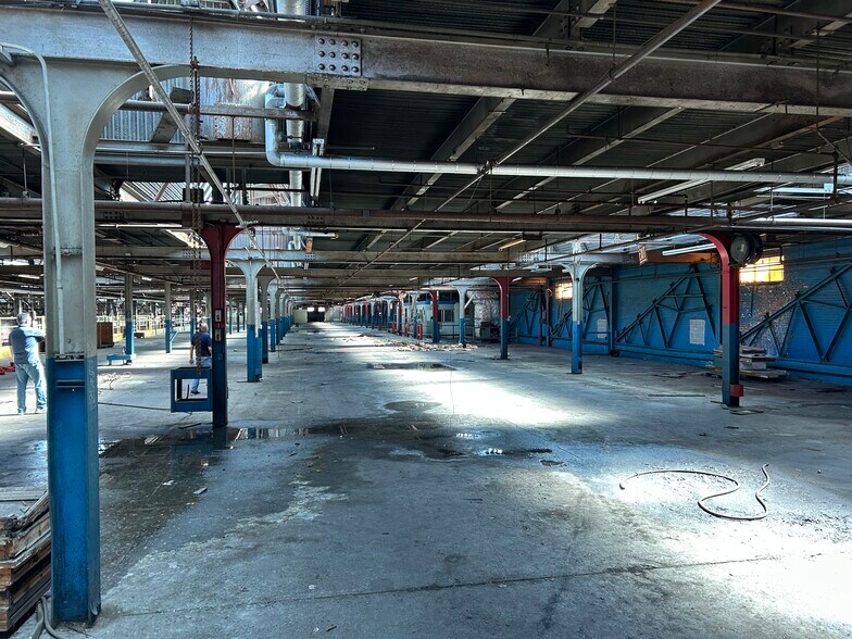 More Photos Of 515 W 8th Ave W, Huntington Warehouse For Lease