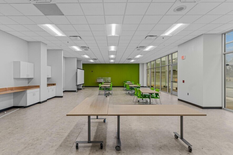 More Photos Of 100 Mkda Way, Griffin Manufacturing For Sale