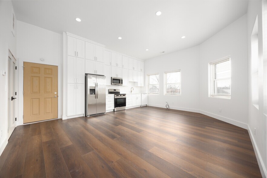 More Photos Of 50-52 S Main St, London Storefront Retail Residential For Sale