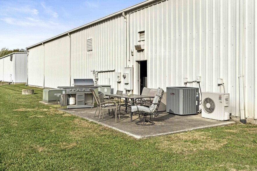 More Photos Of 311 E Corning Rd, Beecher Warehouse For Lease