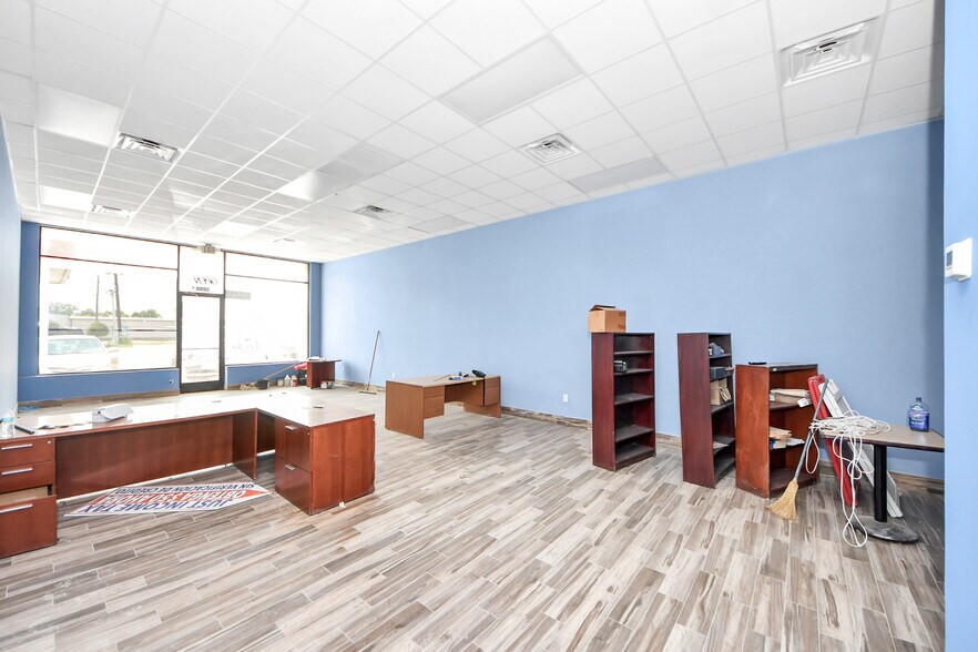 More Photos Of 7803 Jensen Dr, Houston Convenience Store For Lease