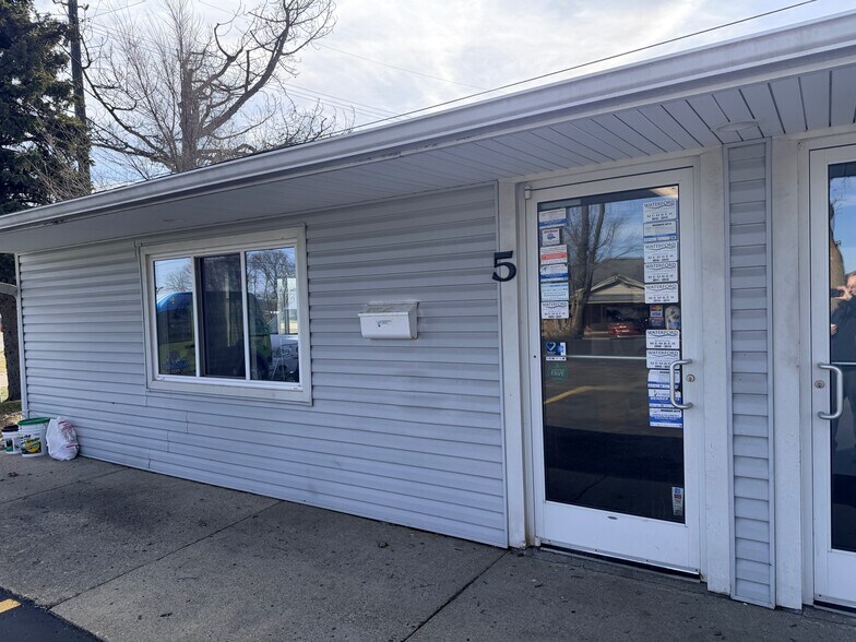 More Photos Of 1755 Sherwin Ct, Waterford Office Residential For Lease