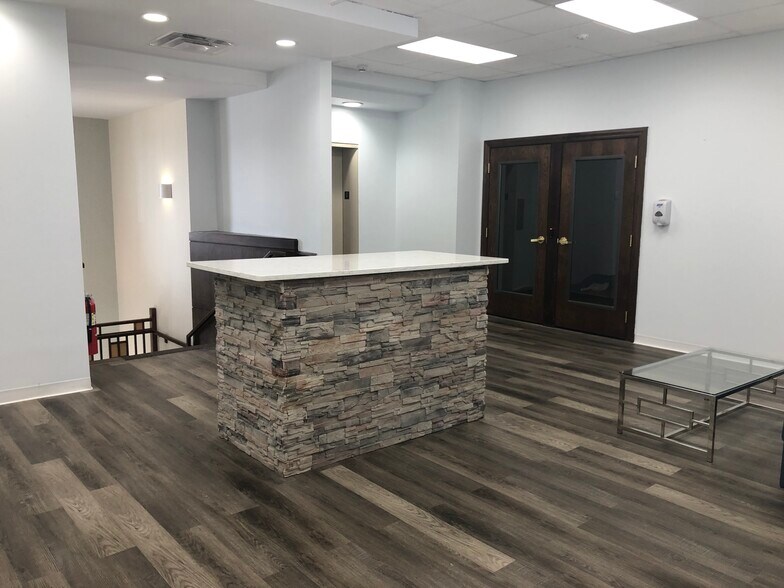 More Photos Of 1851 W Galena Blvd, Aurora Bank For Lease