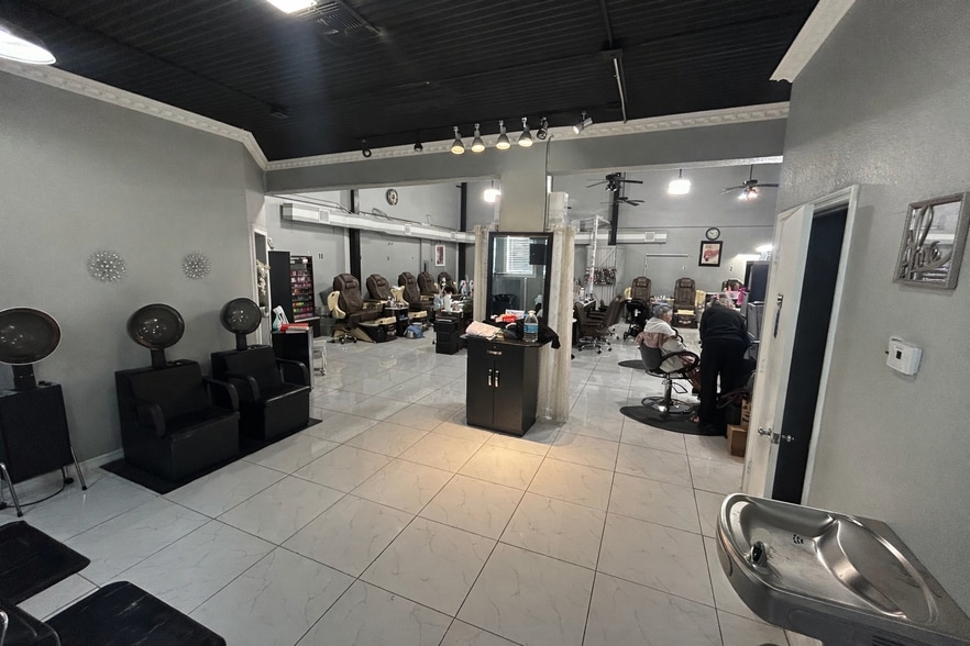 More Photos Of 1309 S Collins St, Plant City Freestanding For Sale