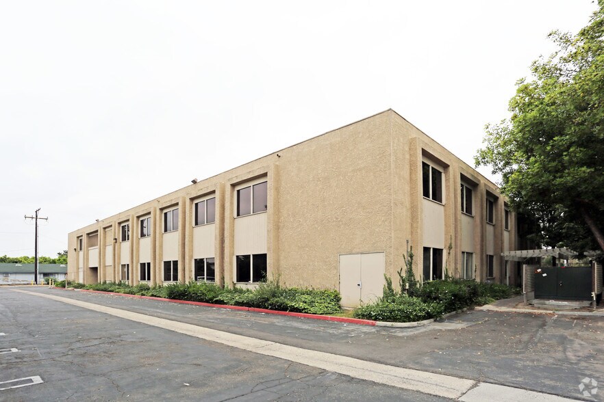 More Photos Of 2301 W Lincoln Ave, Anaheim Unknown For Lease