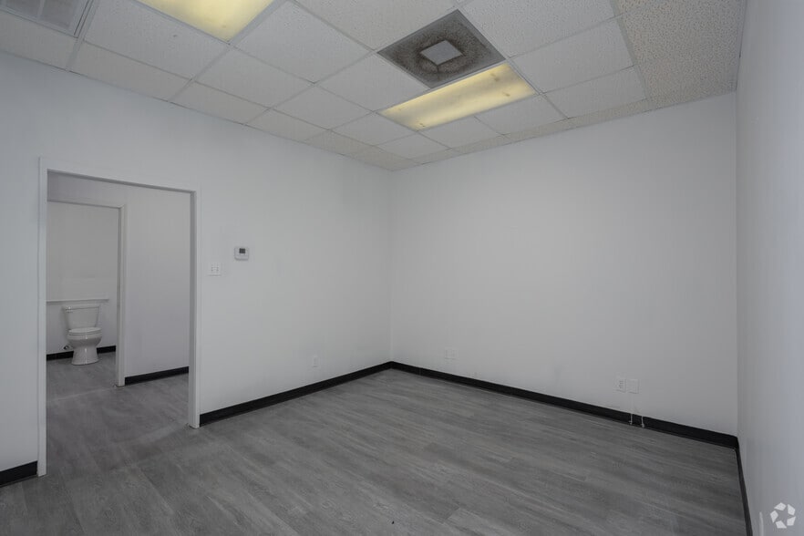 More Photos Of 5051 David Strickland Rd, Fort Worth Warehouse For Lease