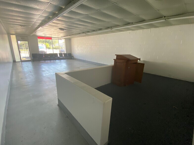 More Photos Of 501-512 S Sheridan Rd, Tulsa General Retail For Sale