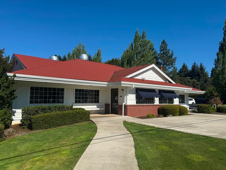 More Photos Of 4656 Commercial St SE, Salem Restaurant For Sale