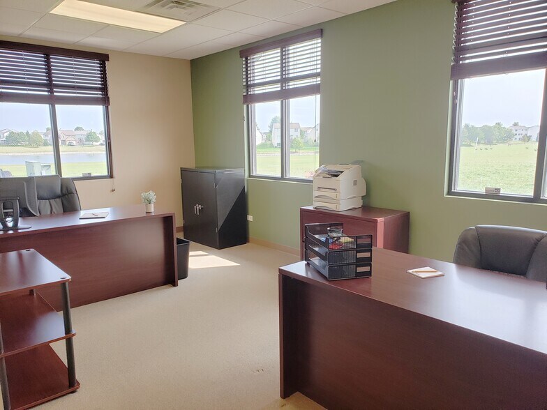 More Photos Of 16001-16009 Executive Dr, Crest Hill Office For Lease