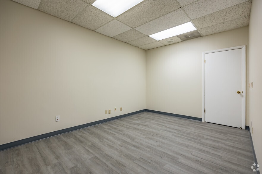 More Photos Of 2720 Sheraton Dr, Macon-Bibb Unknown For Lease