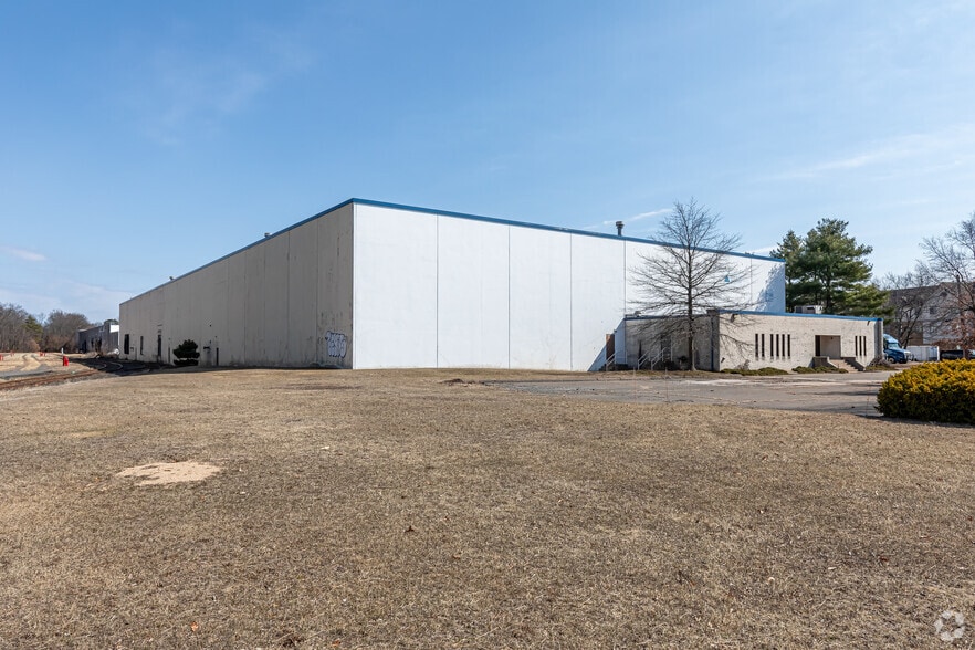 More Photos Of 293 Ella Grasso Tpke, Windsor Locks Warehouse For Lease