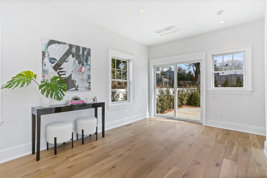 More Photos Of 25 Henry St, Greenwich Apartments For Sale