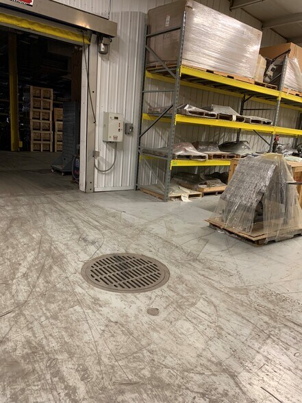 More Photos Of 3146 Market St, Green Bay Warehouse For Sale