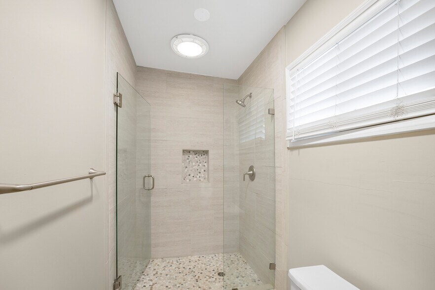 More Photos Of 801 W Whittier Blvd, La Habra Storefront Retail Residential For Sale